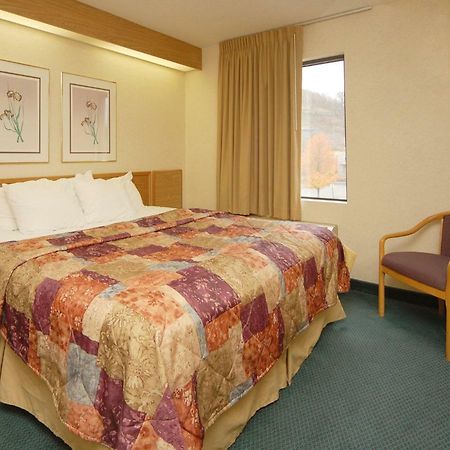 Quality Inn Bridgeport-Clarksburg Room photo