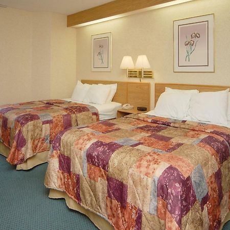 Quality Inn Bridgeport-Clarksburg Room photo