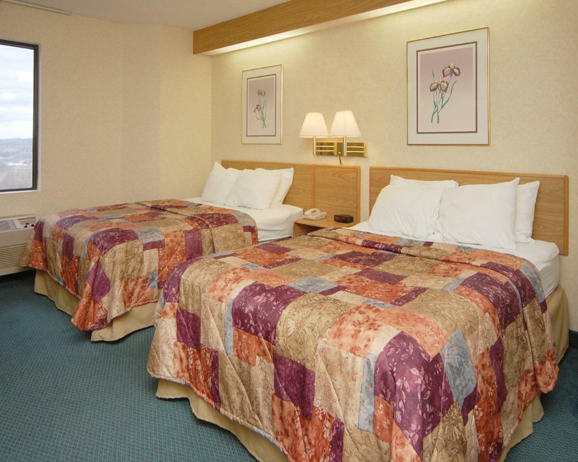 Quality Inn Bridgeport-Clarksburg Room photo